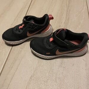 Girl’s Nike sneakers